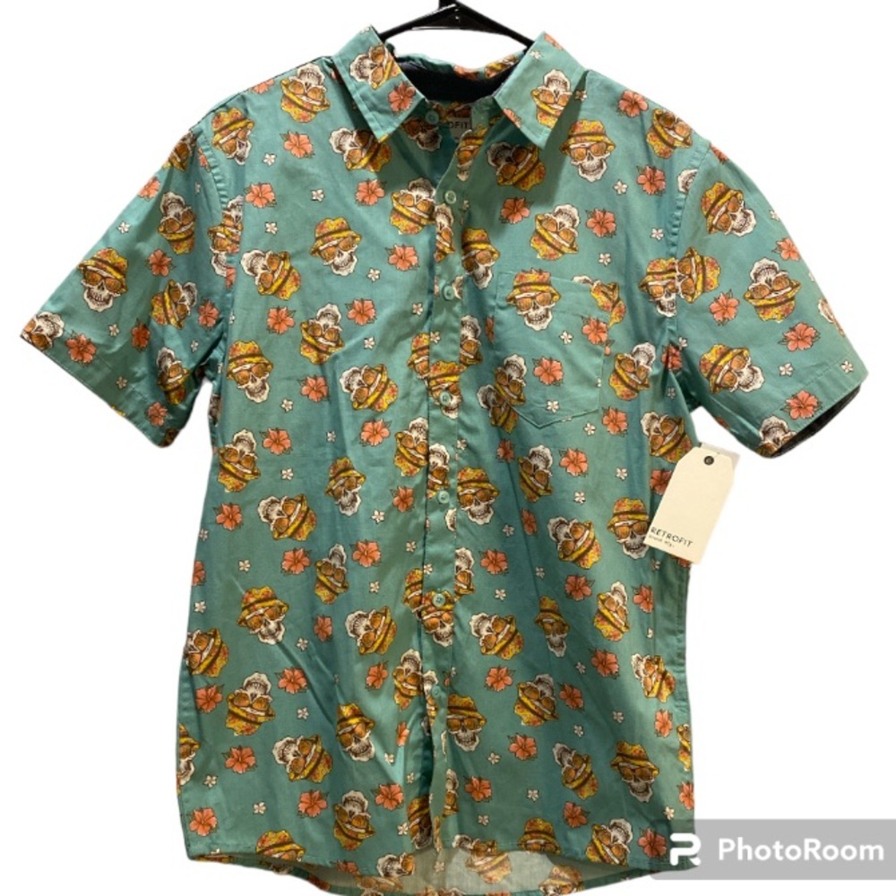 NWT Retrofit men’s button down shirt. Hawaiian. Skulls. Teal blue. Small